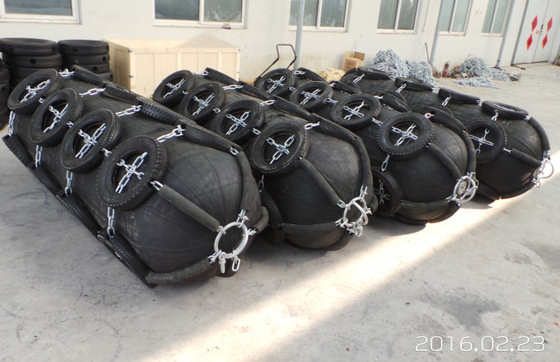 ISO17357 Phi thuyền chắn bùn bằng cao su khí nén Phụ kiện mạ kẽm nhúng nóng