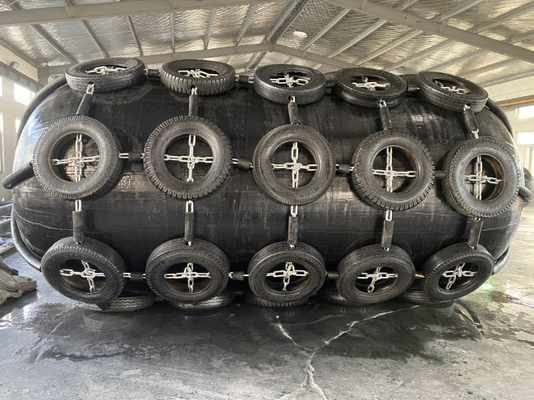 Loại ròng Áp suất bên trong ban đầu 50kPa Tàu để vận chuyển Tấm chắn cao su hàng hải