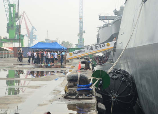 Cập bến tàu để bảo vệ tàu Tấm chắn cao su bơm hơi Kích thước tùy chỉnh
