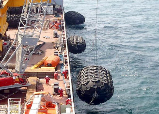 Bảo vệ Ocean Platfprm Tấm chắn thuyền bơm hơi Tấm chắn cao su 0,05mpa cho bến tàu