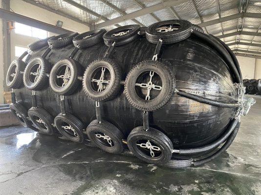 Cổng sử dụng tấm chắn cao su Yokohama bằng khí nén với lưới lốp xích